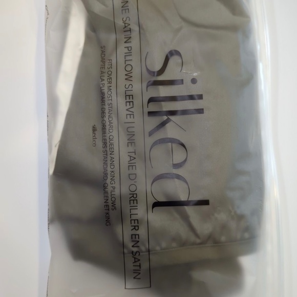 Silked Satin Pillow Sleeve in four leaves clover - Picture 3 of 3